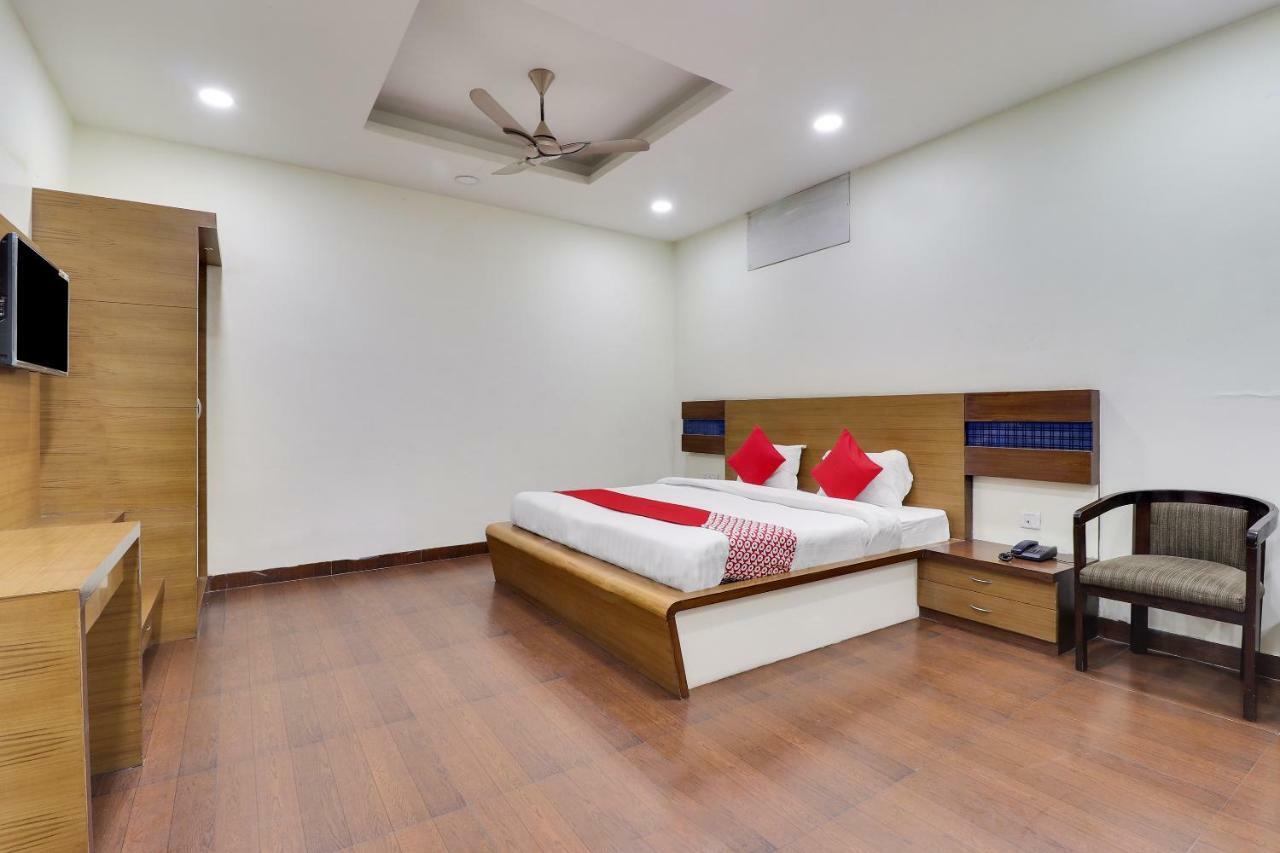Oyo 43936 Hotel Rajputana Palace Farrukhabad Room photo