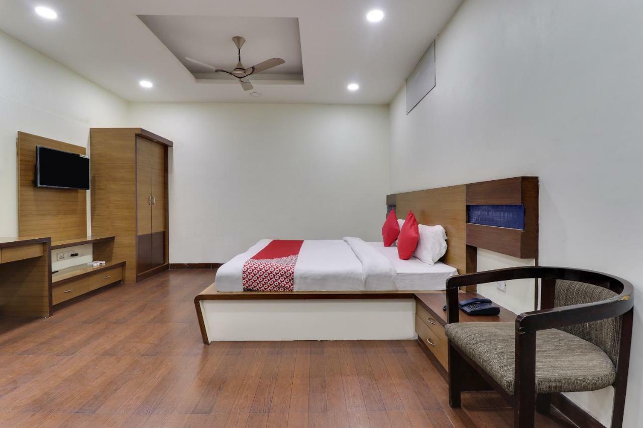 Oyo 43936 Hotel Rajputana Palace Farrukhabad Room photo