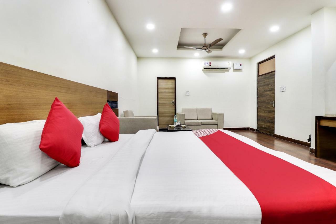 Oyo 43936 Hotel Rajputana Palace Farrukhabad Room photo