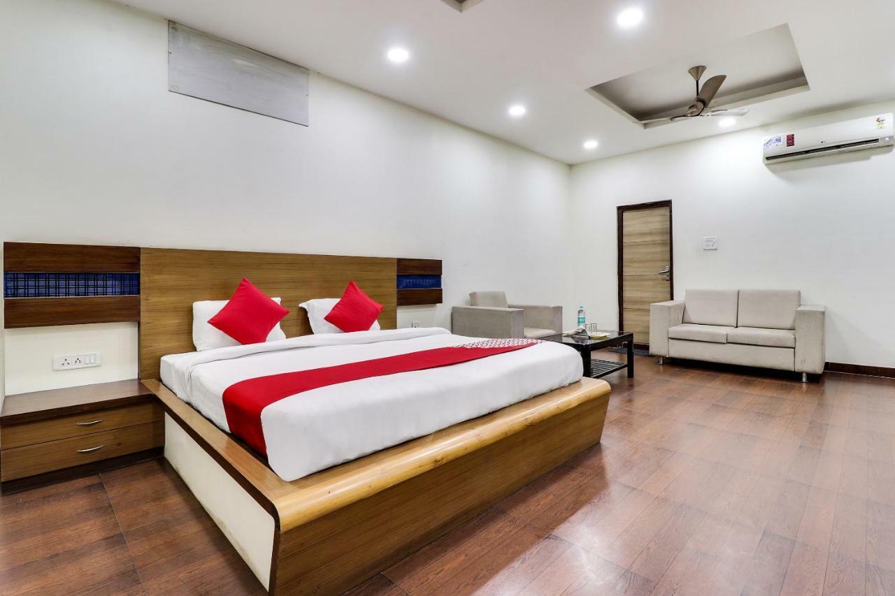 Oyo 43936 Hotel Rajputana Palace Farrukhabad Room photo